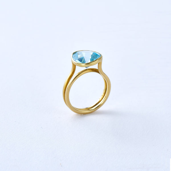 Yellow Gold and Aquamarine Ring