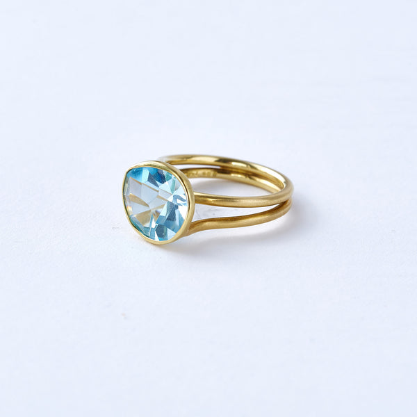 Yellow Gold and Aquamarine Ring