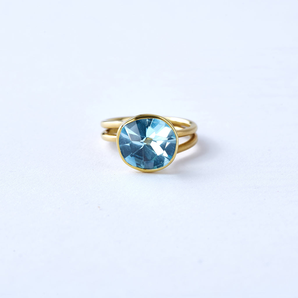 Yellow Gold and Aquamarine Ring